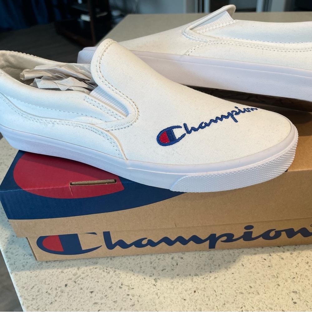 Champion Fringe Slip On White Slip On Size 7 in men’s and 8 1/2 in women